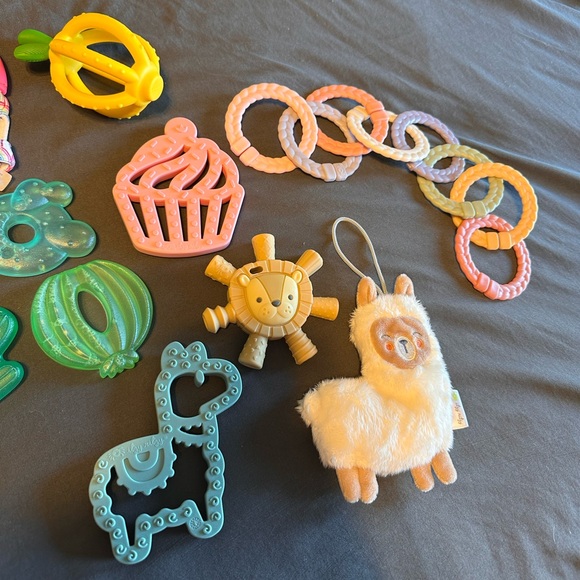 Itzy Ritzy teethers - Picture 3 of 3